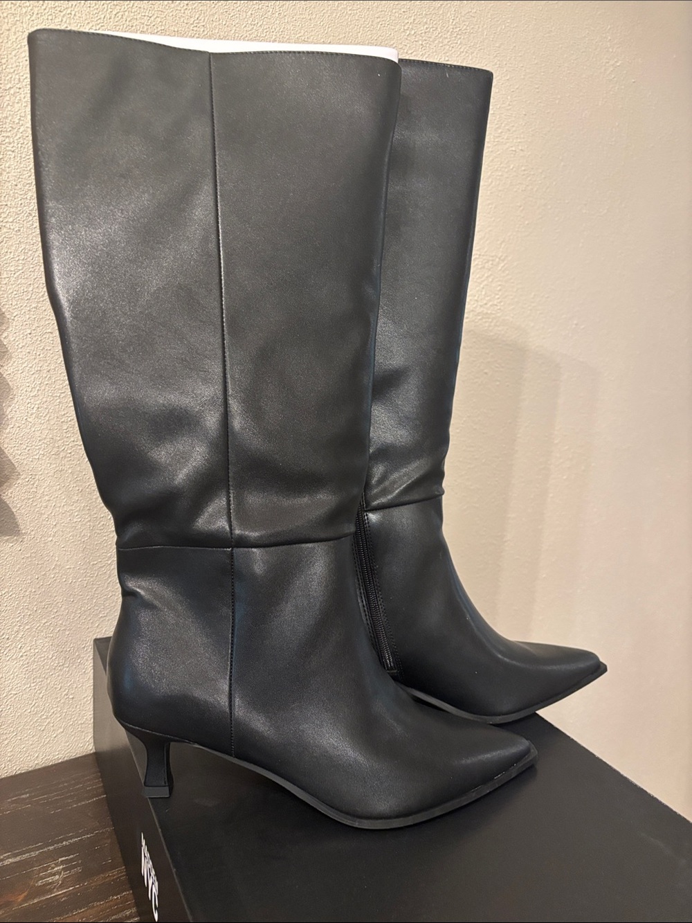 Madden NYC Women’s Black Knee-High Pointed Toe Mid-Kitten Heel Boots 12